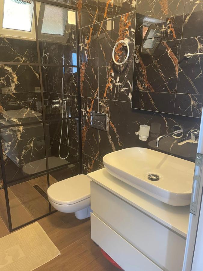 Hotel Riviera Borsh Eksteriør billede