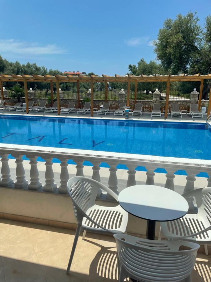 Hotel Riviera Borsh Eksteriør billede