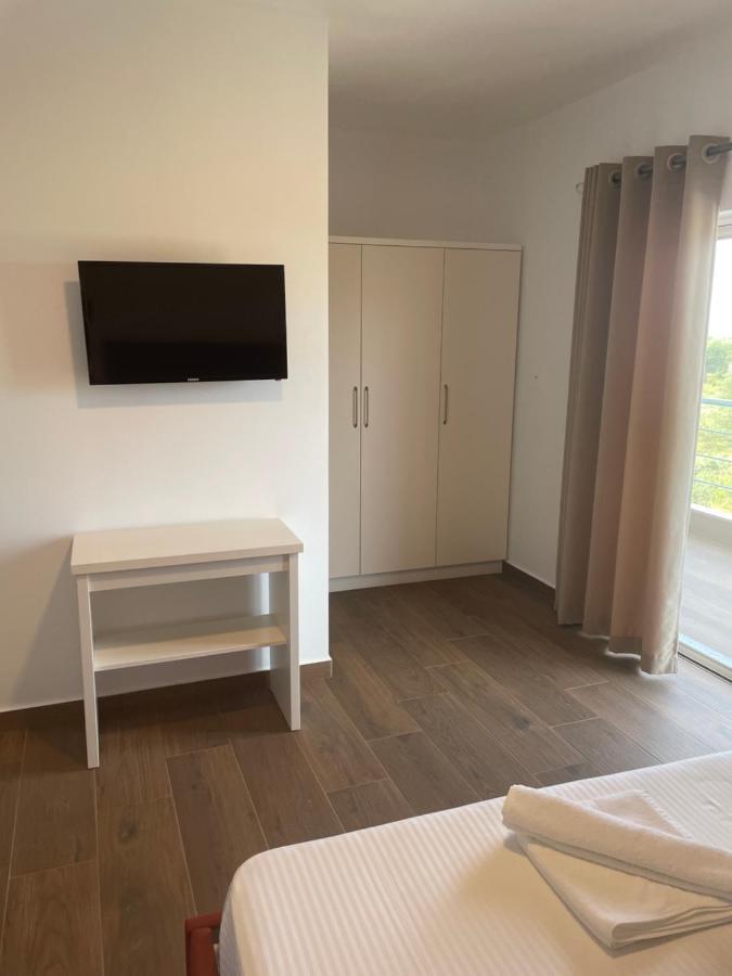 Hotel Riviera Borsh Eksteriør billede
